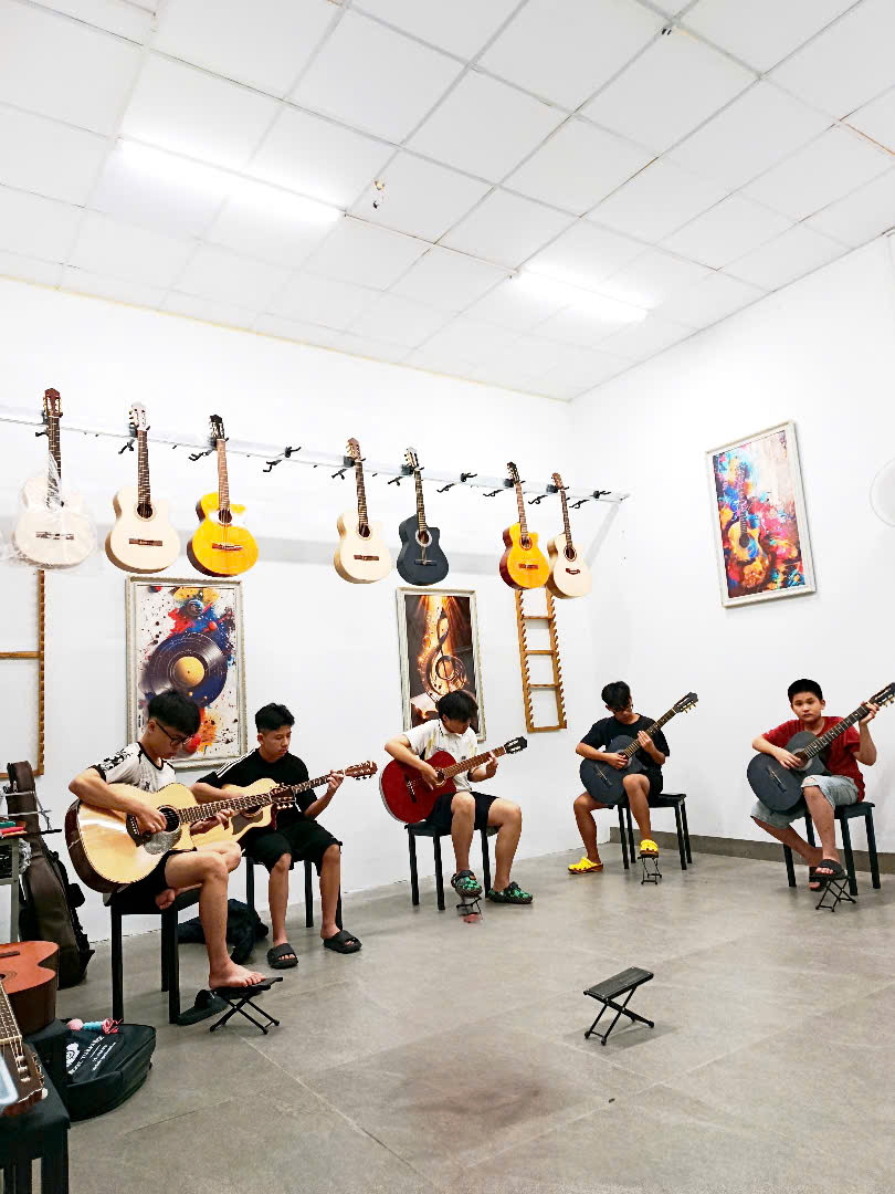Phòng Âm nhạc-Nghệ Thuật