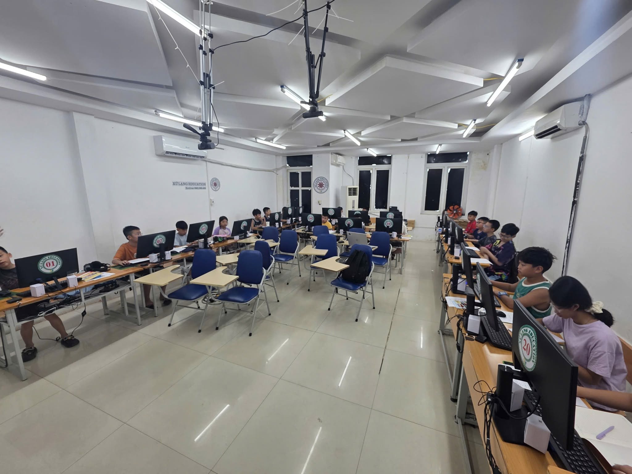Phòng Lab 402-Học tập tin học-Lập trình-Công nghệ số-Rô bốt