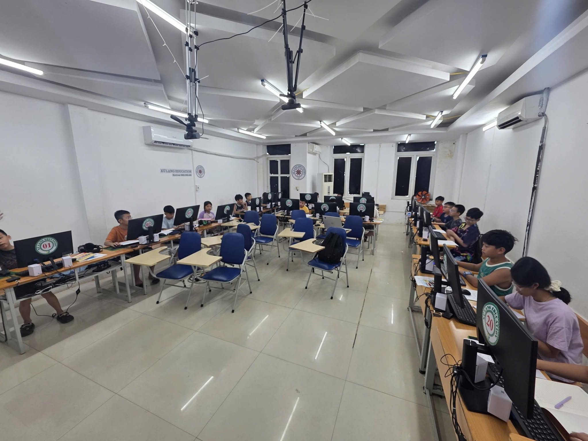 Lớp Tin học-Lập trình-Rô bốt